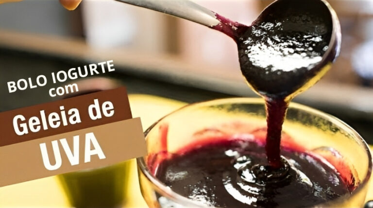 Receita de Bolo de Iogurte com Geleia de UVA