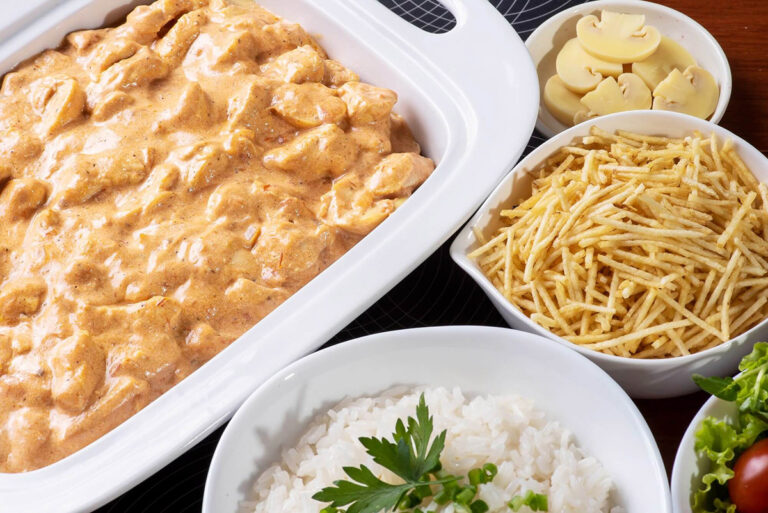Strogonoff de Frango Simples com Creme de Leite