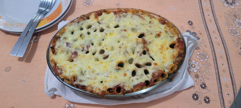 Receita de Rigatoni ao Molho de Atum Gratinado