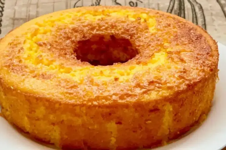 Esse bolo de milho sem farinha e sem leite está fazendo o maior sucesso na internet