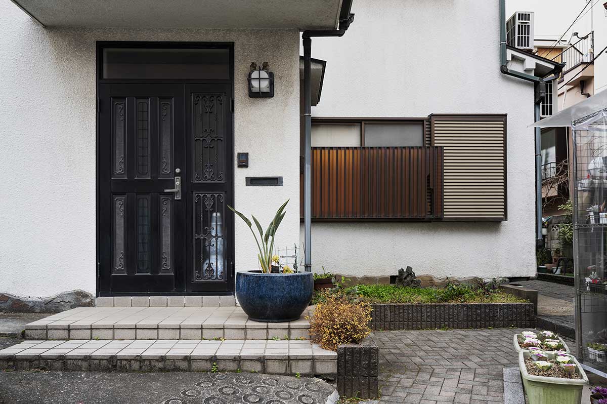 deixar a fachada da casa mais moderna e protegida