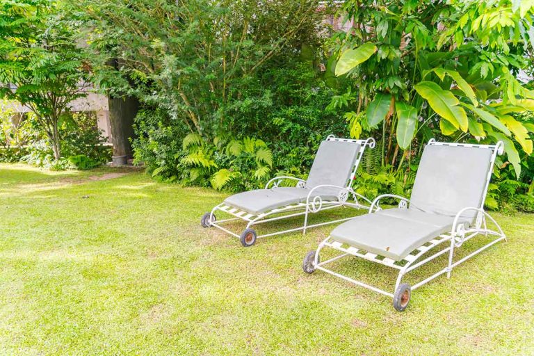 Como montar um espaço de lazer no quintal com itens simples e criativos